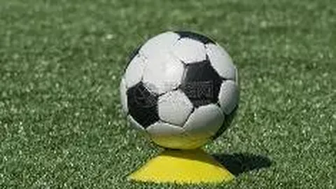 五场转会即被出示红牌，拉莫斯幽默回应：看来红牌要跟我走遍天下