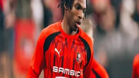 抚仙湖边启航健身之旅，悠享生活篇章——人民日报